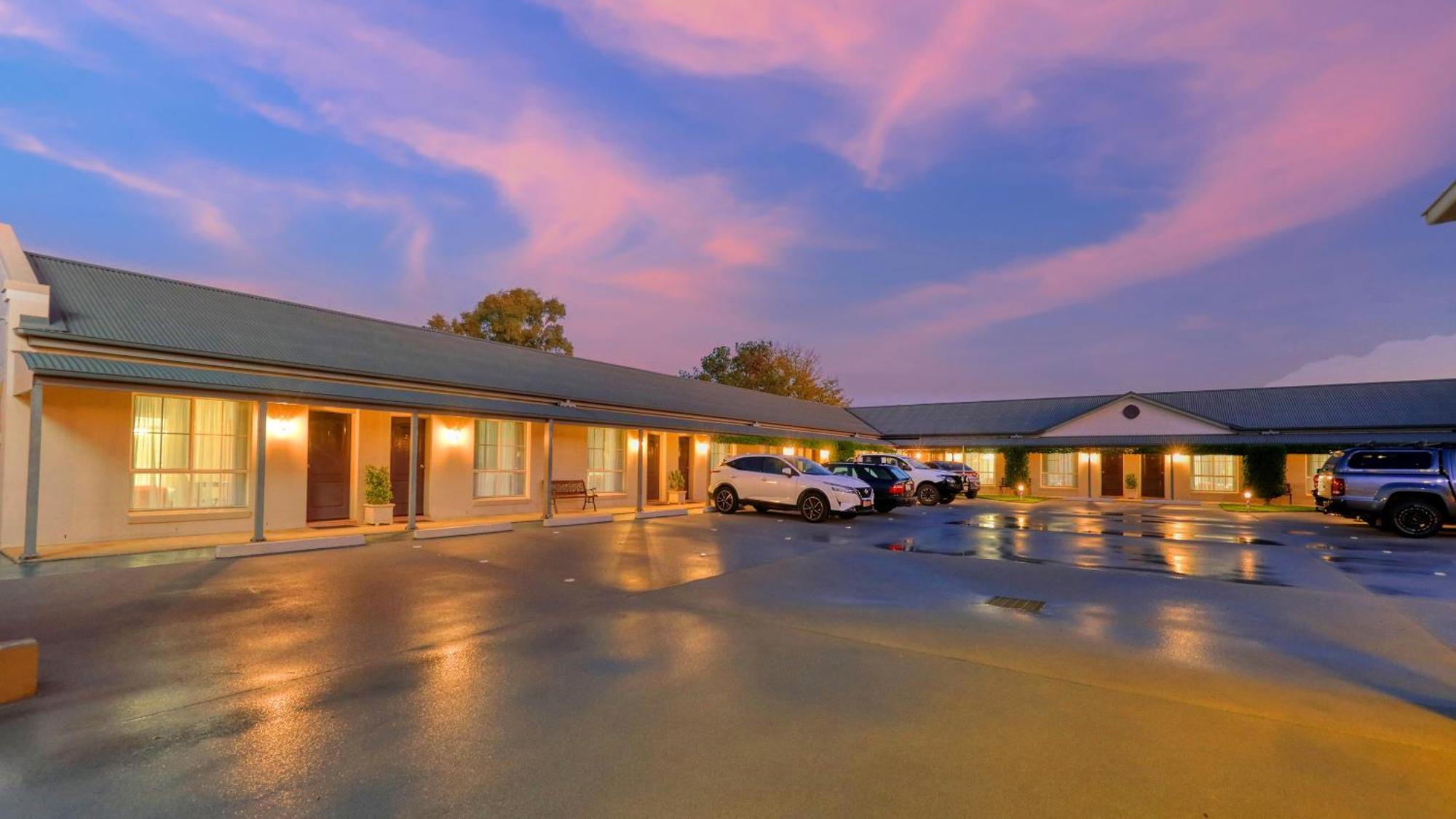 Breakout Motor Inn Cowra Extérieur photo