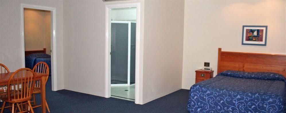 Breakout Motor Inn Cowra Extérieur photo
