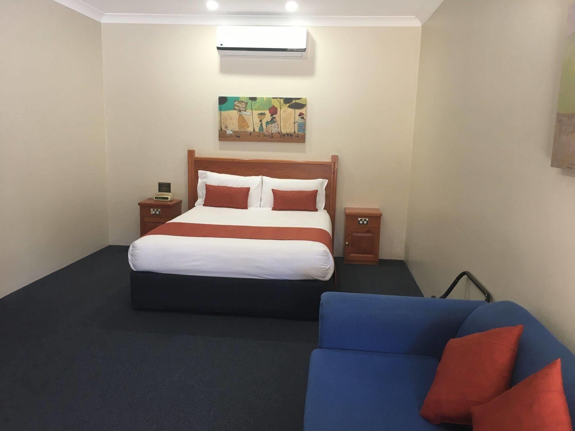 Breakout Motor Inn Cowra Extérieur photo